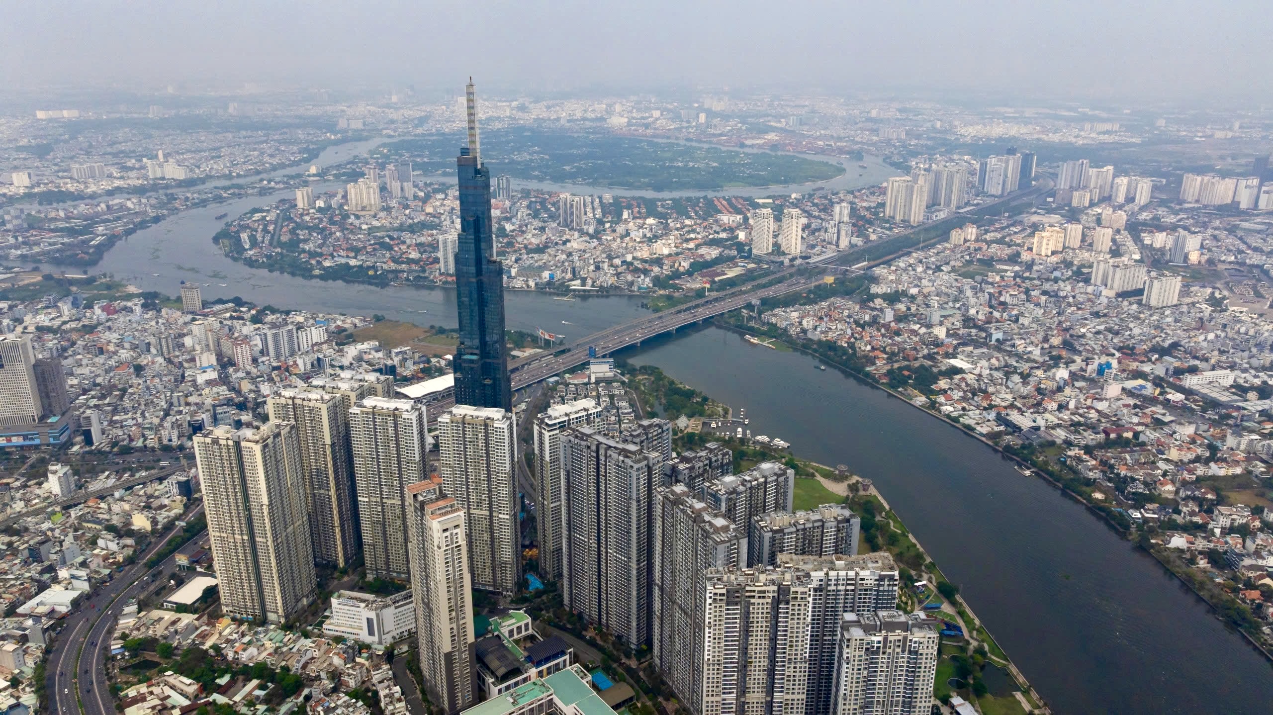 TP.HCM nhìn từ sông Sài Gòn - Kỳ 3: Cuộc đua của những tòa tháp chọc trời- Ảnh 1. TP.HCM nhìn từ sông Sài Gòn - Kỳ 3: Cuộc đua của những tòa tháp chọc trời- Ảnh 1.