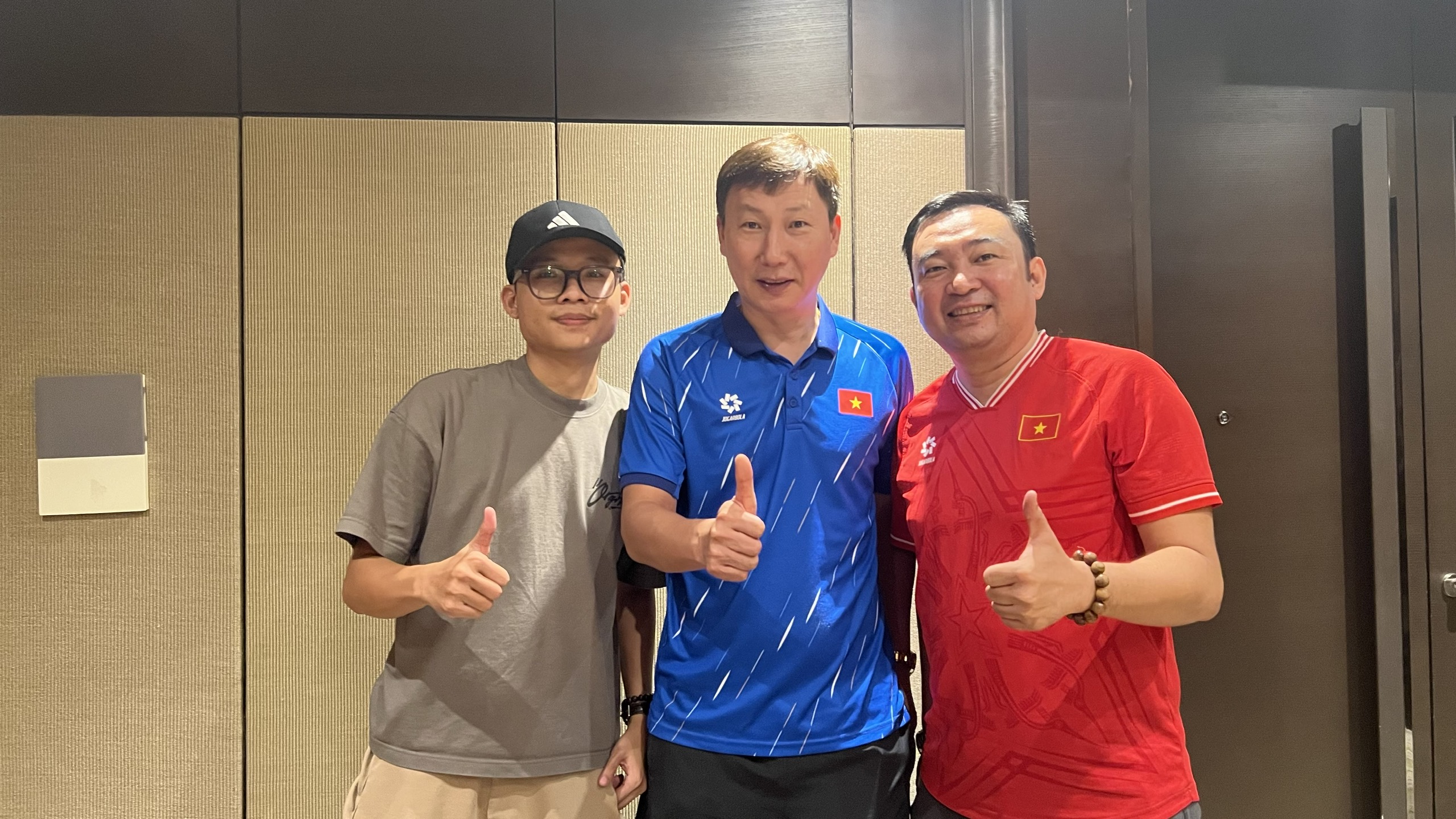 HLV Kim Sang-sik và câu chuyện xúc động được kể trong ngày tết, nhớ vợ con và quê hương Hàn Quốc…- Ảnh 4. HLV Kim Sang-sik và câu chuyện xúc động được kể trong ngày tết, nhớ vợ con và quê hương Hàn Quốc…- Ảnh 4.