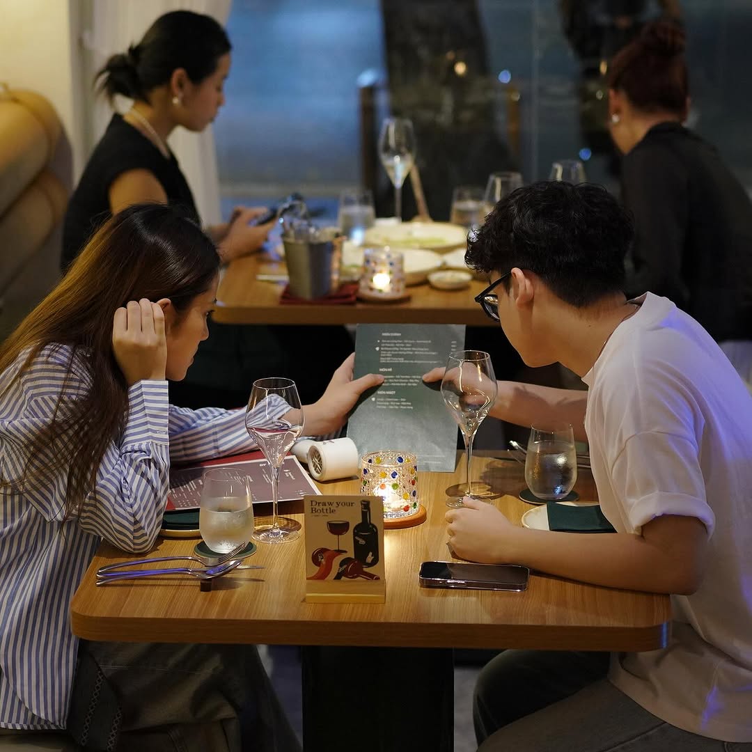 Chúc rượu giao thừa cùng Sommelier GenZ Chúc rượu giao thừa cùng Sommelier GenZ