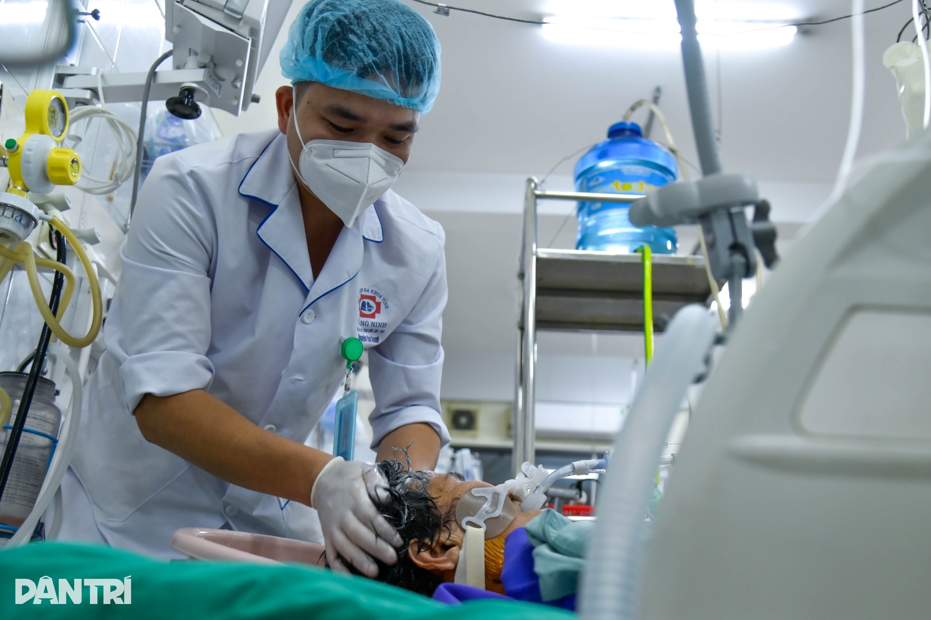 Ngày Tết trong khoa hồi sức: Người bệnh được gội đầu đón năm mới - 10