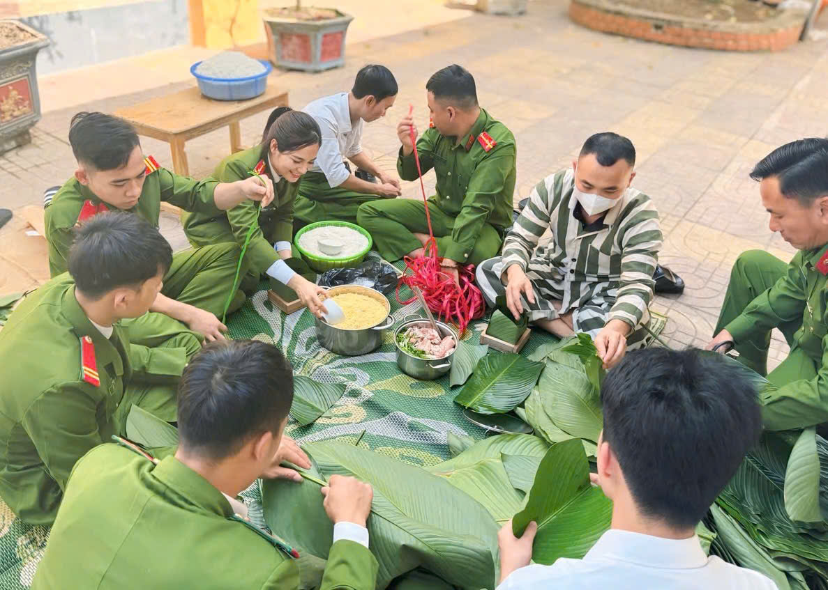 Tết trong trại tạm giam 6 Tết trong trại tạm giam - Ảnh 6.