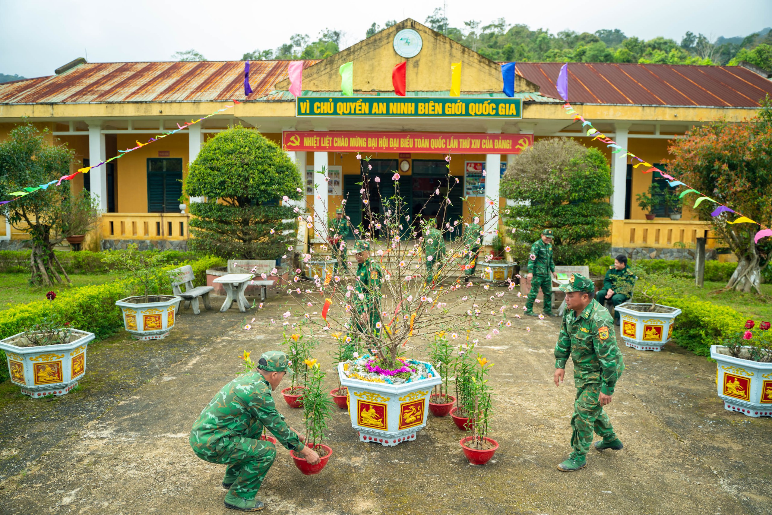 Tết ở ‘xứ mưa 9 tháng’, đồn biên giới có dân sau 21 năm- Ảnh 2.