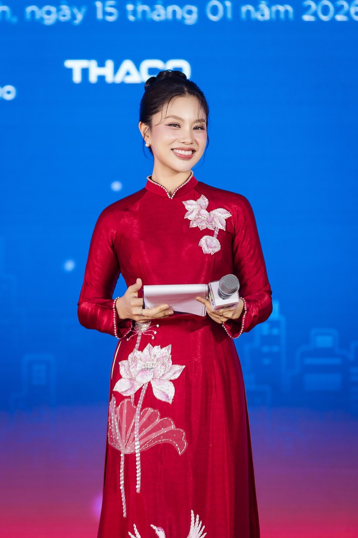 Nữ MC từng là á hậu, liên tục dẫn các chương trình nghệ thuật lớn là ai? 5 Giang Thái tốt nghiệp cử nhân ngành Quan hệ công chúng tại Đại học Văn Hiế