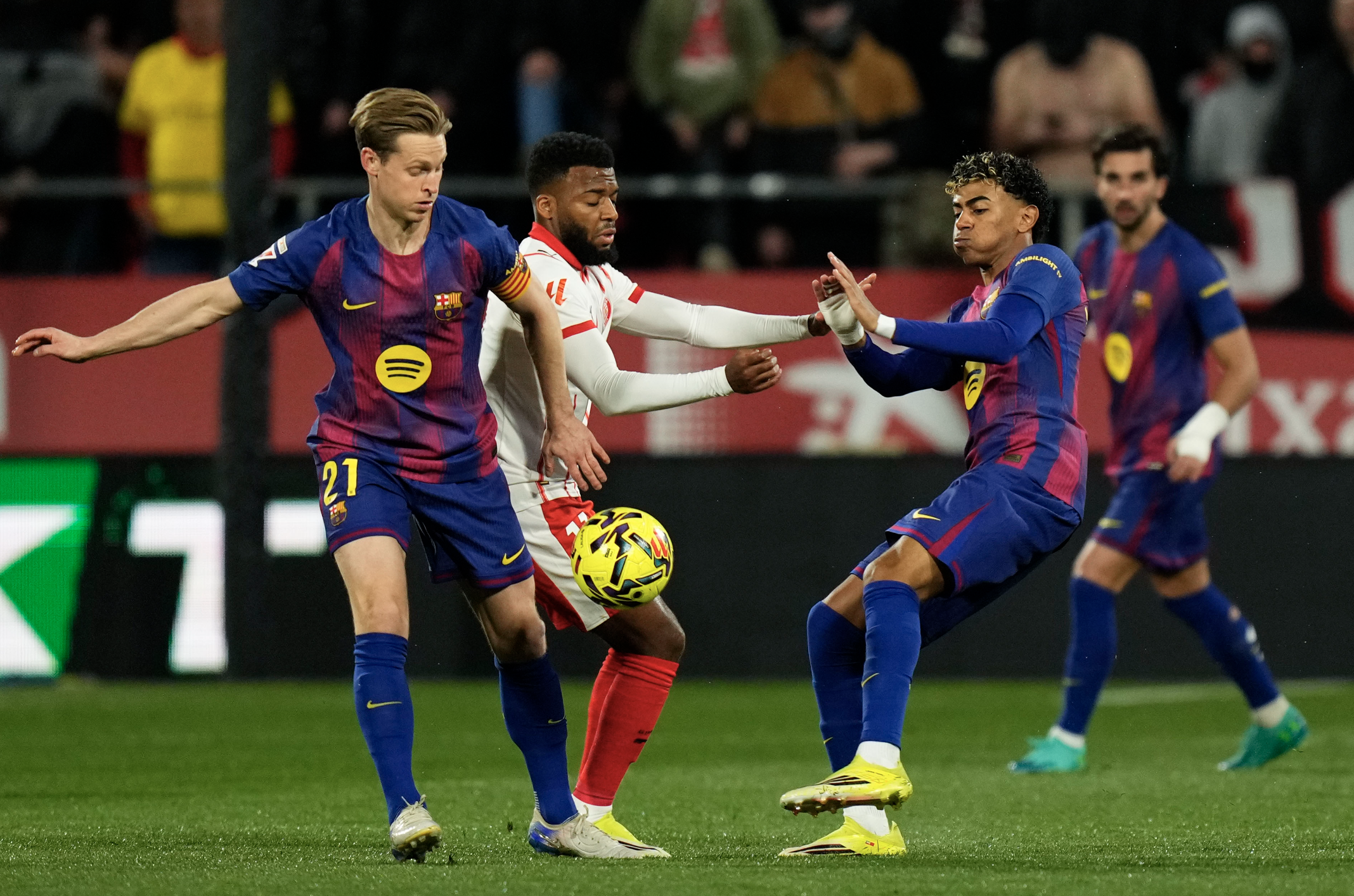 Gục ngã cay đắng ở derby Catalunya, Barcelona ôm hận với cuộc đua La Liga 4 Gục ngã cay đắng ở derby Catalunya, Barcelona ôm hận với cuộc đua La Liga - Ảnh 4.