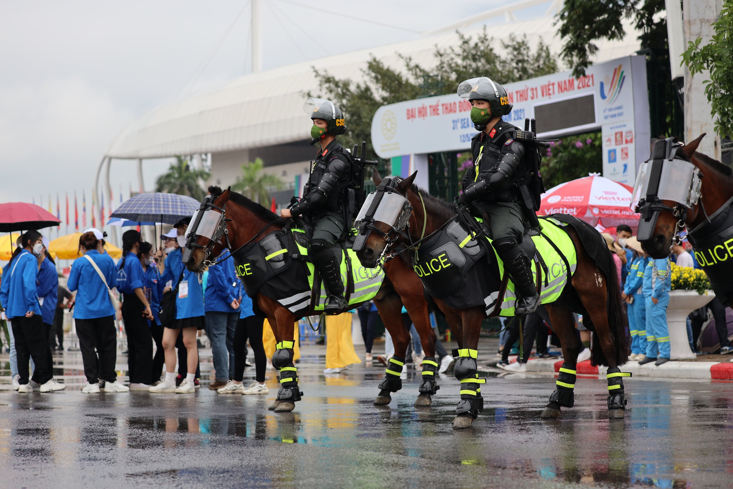 Đầu năm ngựa, 'xông đất' Đoàn Cảnh sát cơ động Kỵ binh 11 ngựa - Ảnh 14.