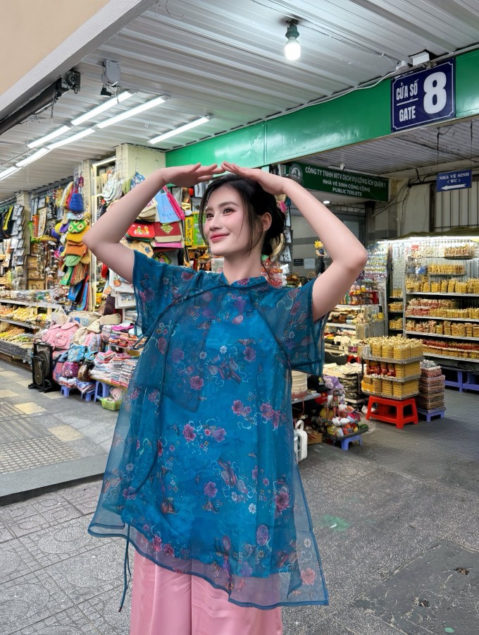 Ý Nhi: Tết là dịp bồi đắp tình cảm gia đình sau thời gian xa nhà 3 Hoa hậu hạnh phúc khi thấy người thân khỏe mạnh. Ảnh: NVCC