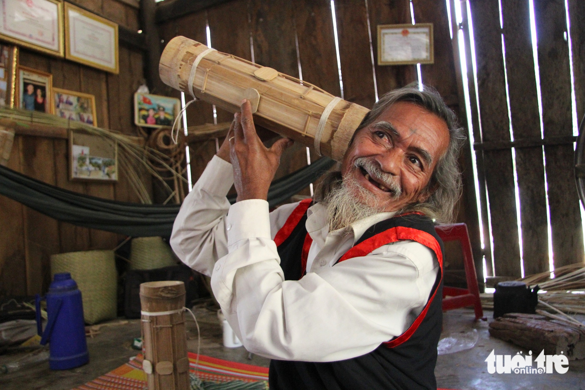 Mùa xuân về miền Chapi, nghe ‘giấc mơ’ kể chuyện hạnh phúc nằm trong tiếng đàn tre - Ảnh 2.