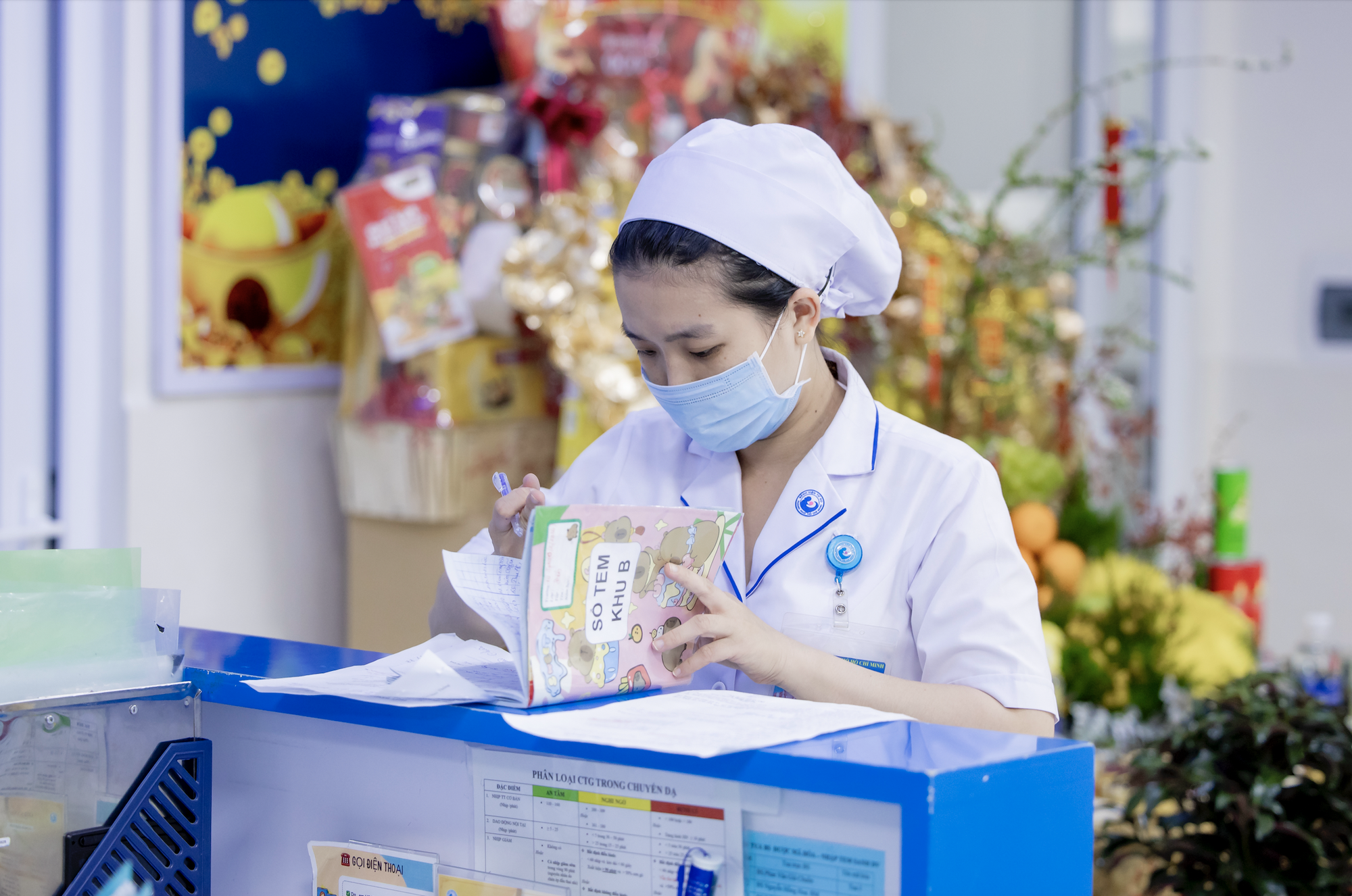 Giao thừa tại Bệnh viện Từ Dũ: Tặng vàng 24K cho em bé đầu tiên của năm Bính Ngọ 2026- Ảnh 6.