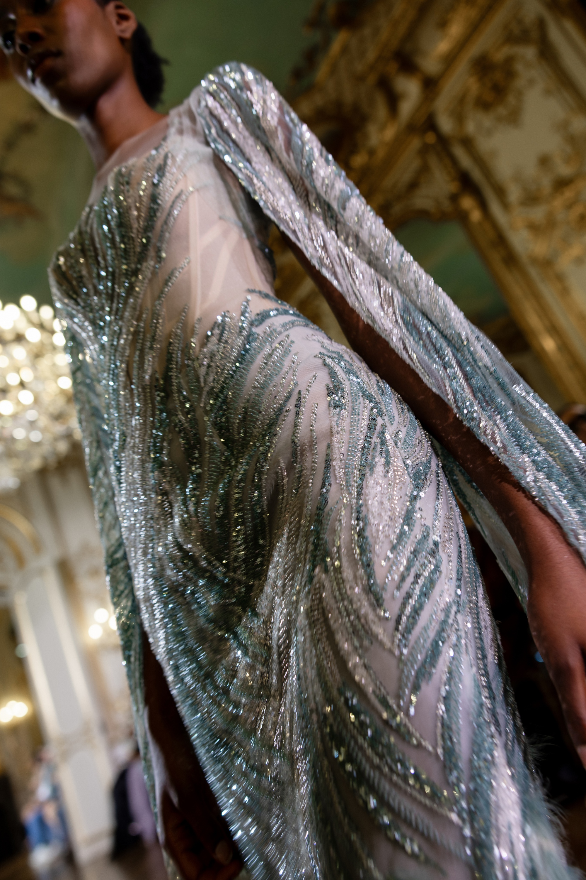 Thời trang Việt Nam đang phi nước đại trên những đại lộ lớn nhất thế giới 6 1771296685 380 Thoi trang Viet Nam dang phi nuoc dai tren nhung