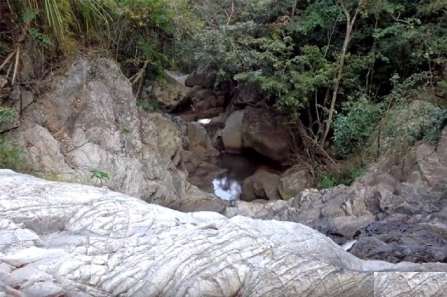 Hố Trời – tuyệt cảnh nguyên sơ giữa Tây Sơn Thượng đạo - Ảnh 4.