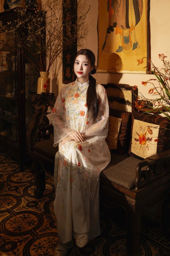 Hoa hậu mong bước sang năm mới với năng lượng an lành. Ảnh: NVCC