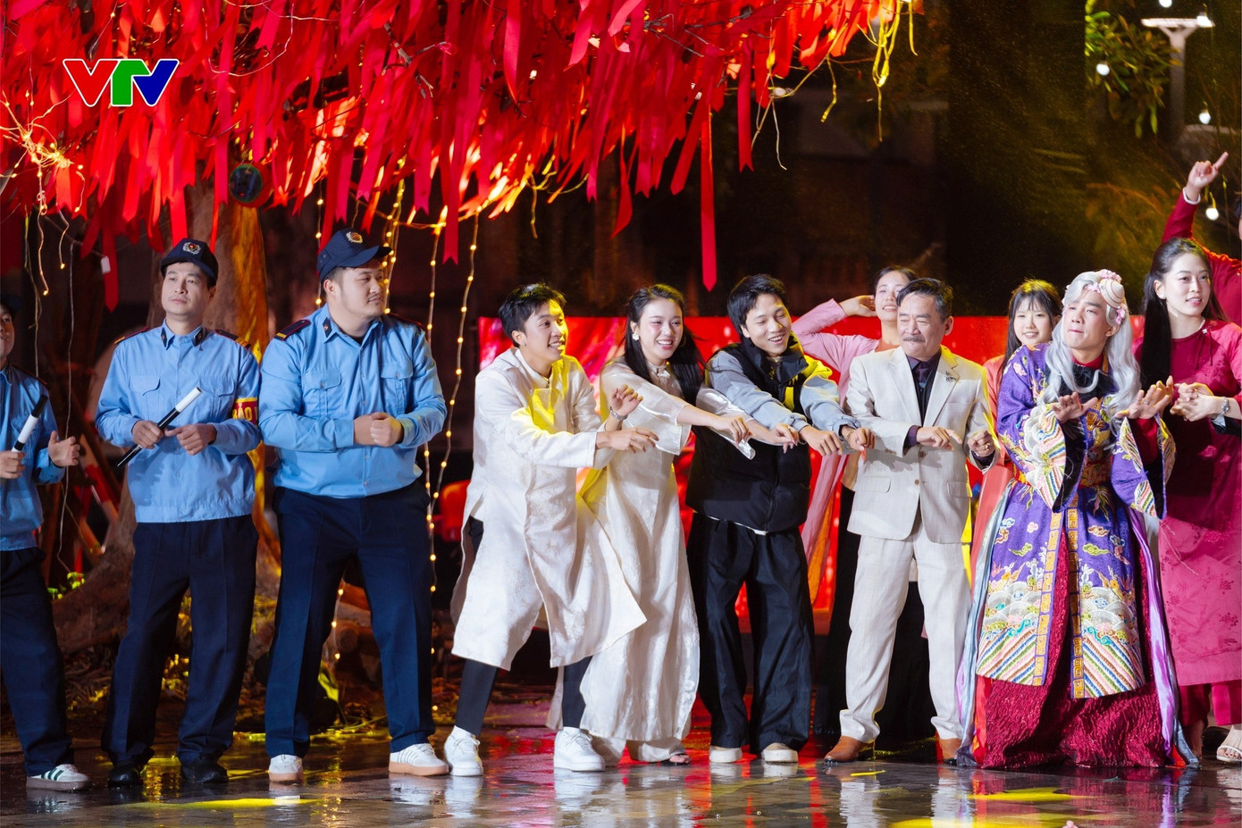 Táo Quân bản mới lộn xộn, quảng cáo quá nhiều- Ảnh 2.