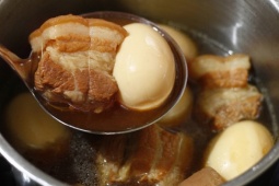 3 thói quen dùng thực phẩm ngày Tết dễ ngộ độc