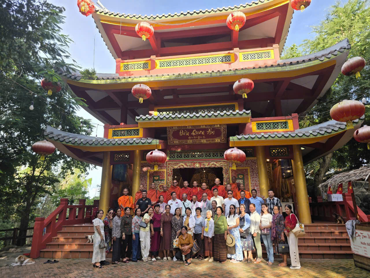 Mùng 1 Tết, “biển người” đổ về Miếu Bà Chúa Xứ núi Sam- Ảnh 9.