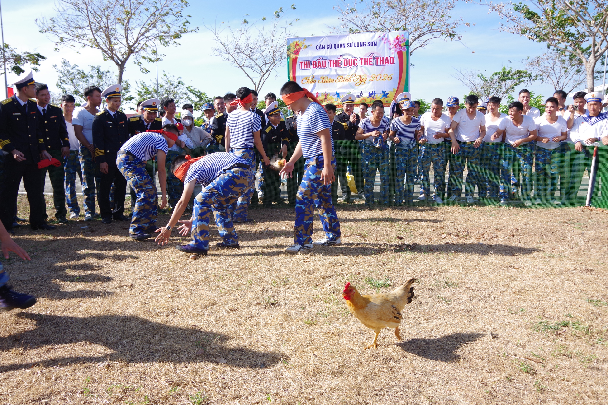 Khí thế ngày đầu năm mới ở Vùng 2 Hải quân - Ảnh 3.