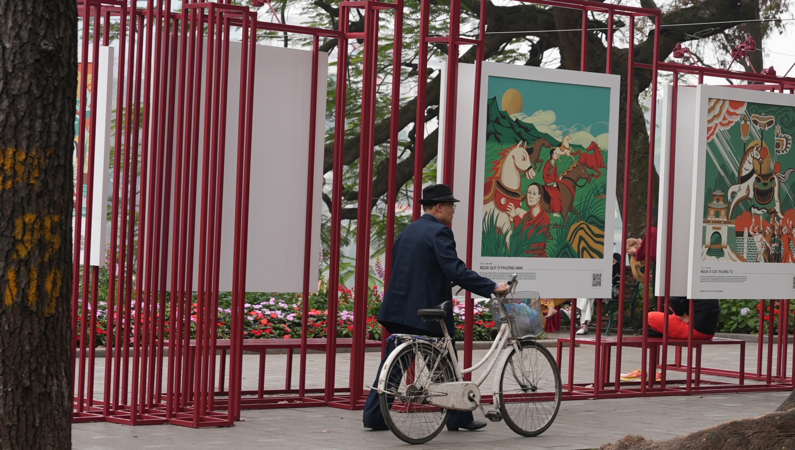 Hà Nội và TP.HCM yên bình đến lạ sáng mùng 1 Tết- Ảnh 10.