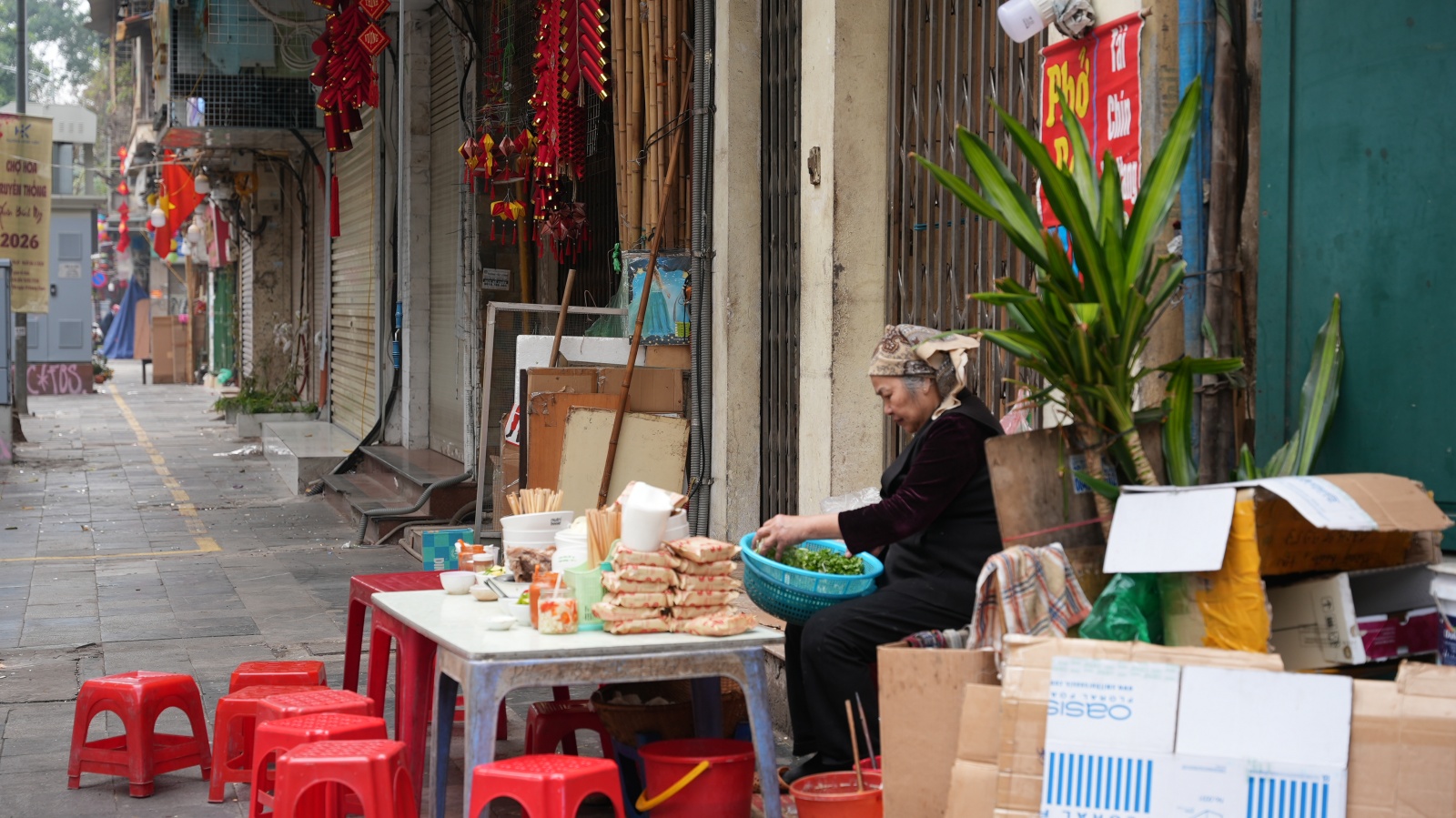 Hà Nội và TP.HCM yên bình đến lạ sáng mùng 1 Tết- Ảnh 11.