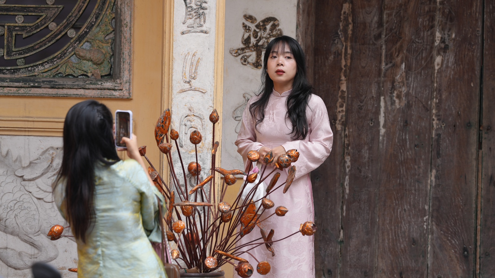 Hà Nội và TP.HCM yên bình đến lạ sáng mùng 1 Tết- Ảnh 15.