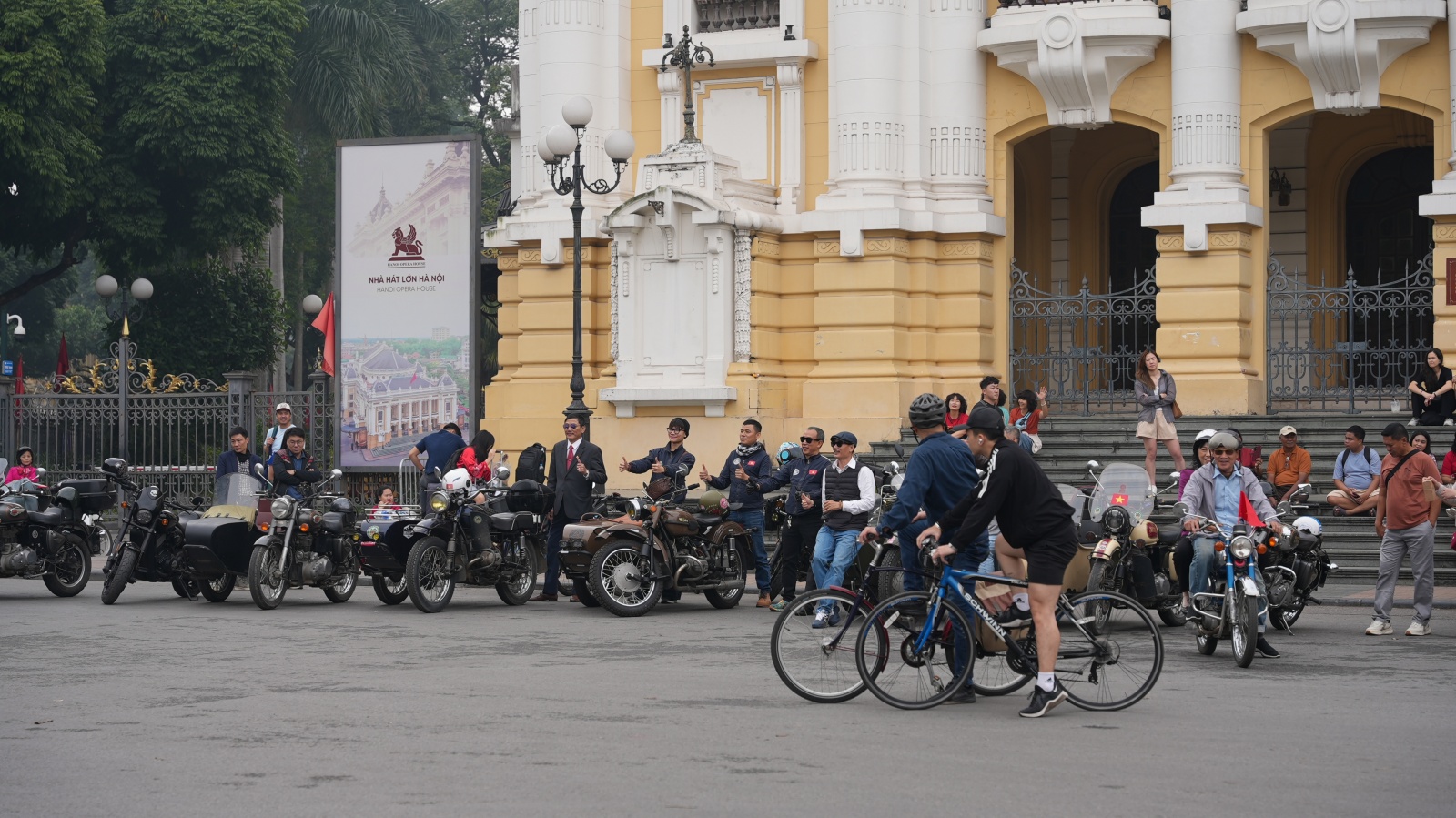 Hà Nội và TP.HCM yên bình đến lạ sáng mùng 1 Tết- Ảnh 17.