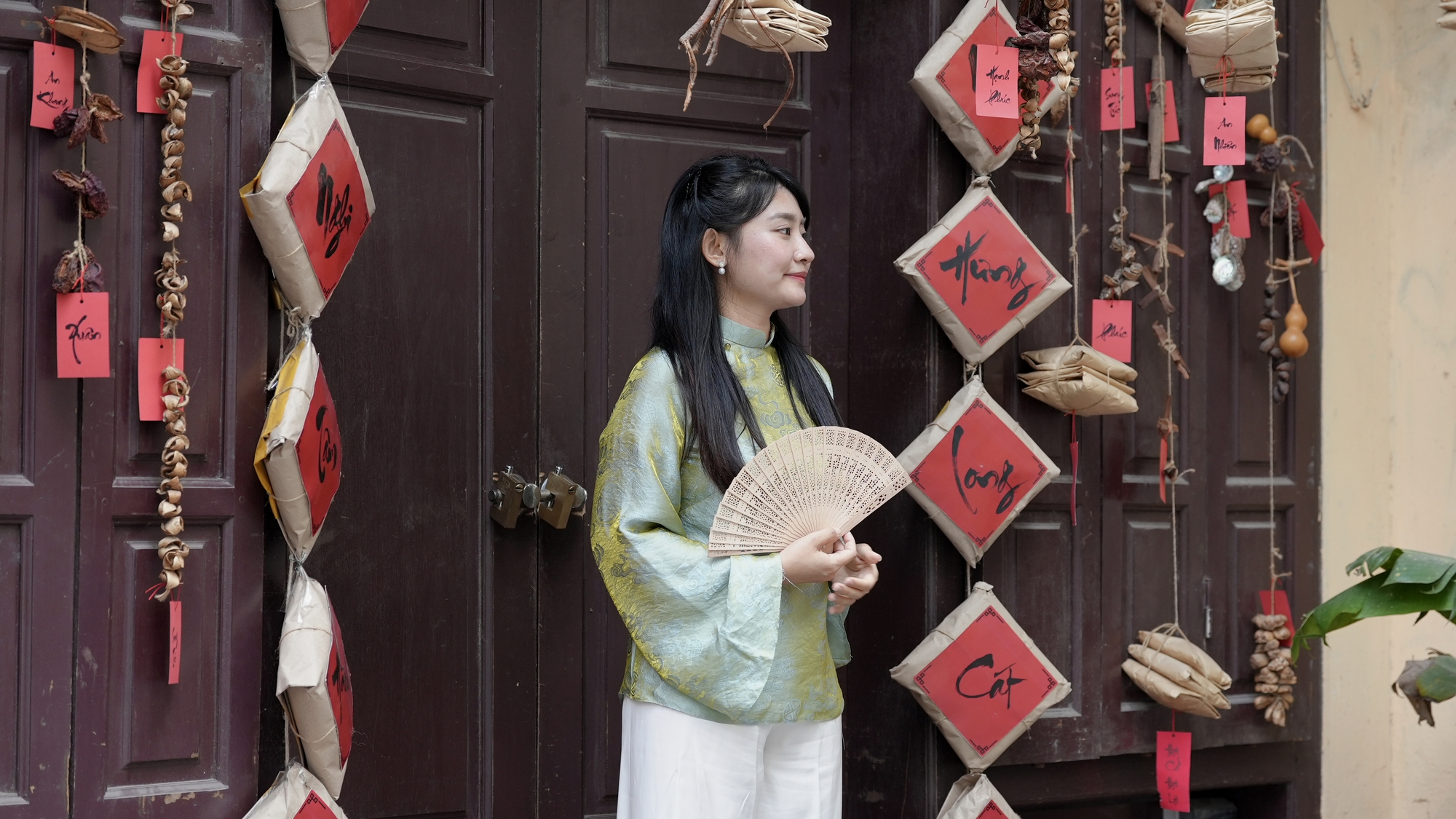 Hà Nội và TP.HCM yên bình đến lạ sáng mùng 1 Tết- Ảnh 18.