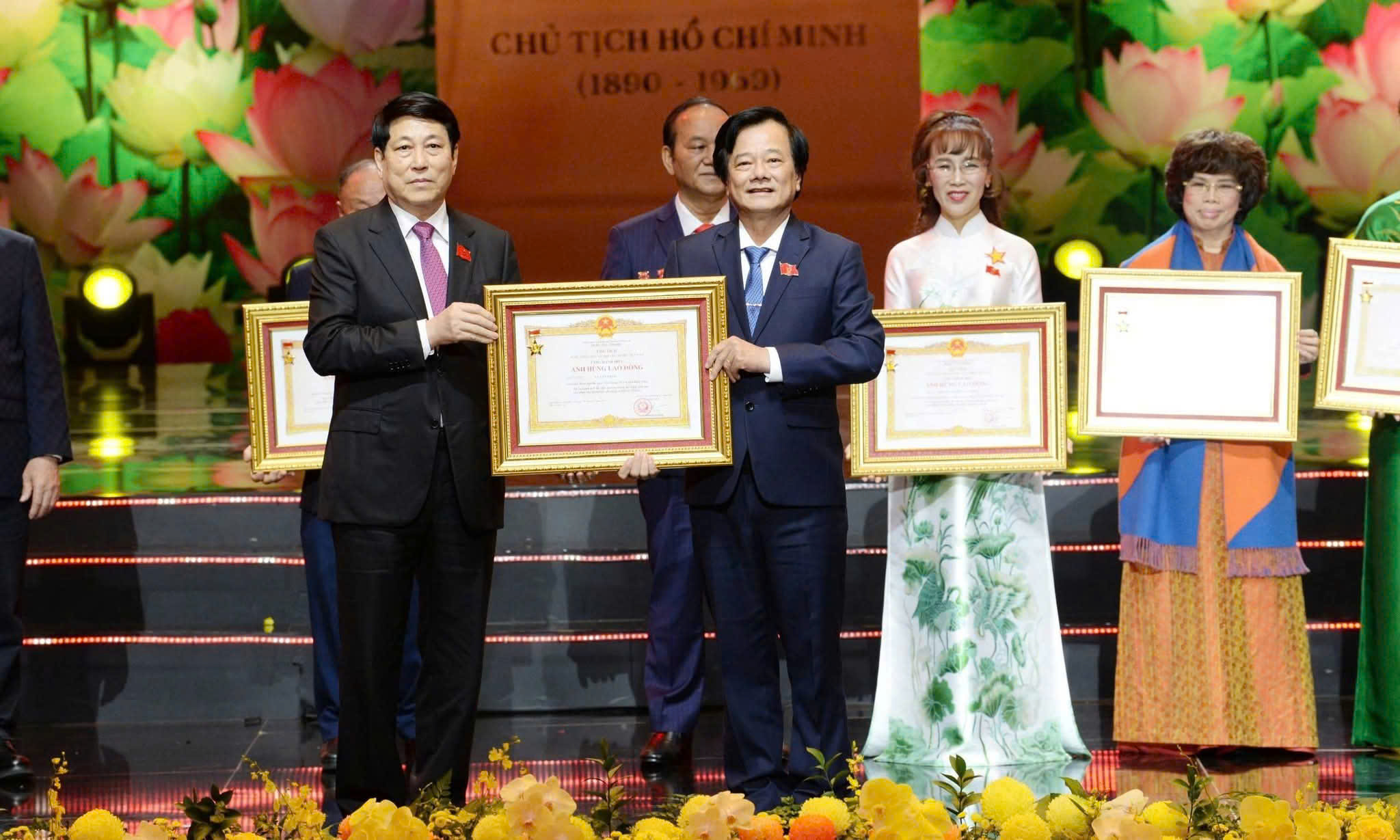 Đầu năm gặp gỡ ông Tạ Văn Trầm - Anh hùng Lao động thời kỳ đổi mới 2 Đầu năm gặp gỡ ông Tạ Văn Trầm - Anh hùng Lao động thời kỳ đổi mới - Ảnh 2.