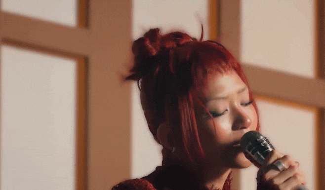 HIEUTHUHAI vừa viết nhạc vừa khóc, ra ngay siêu phẩm kỷ lục stream top đầu Việt Nam- Ảnh 2.