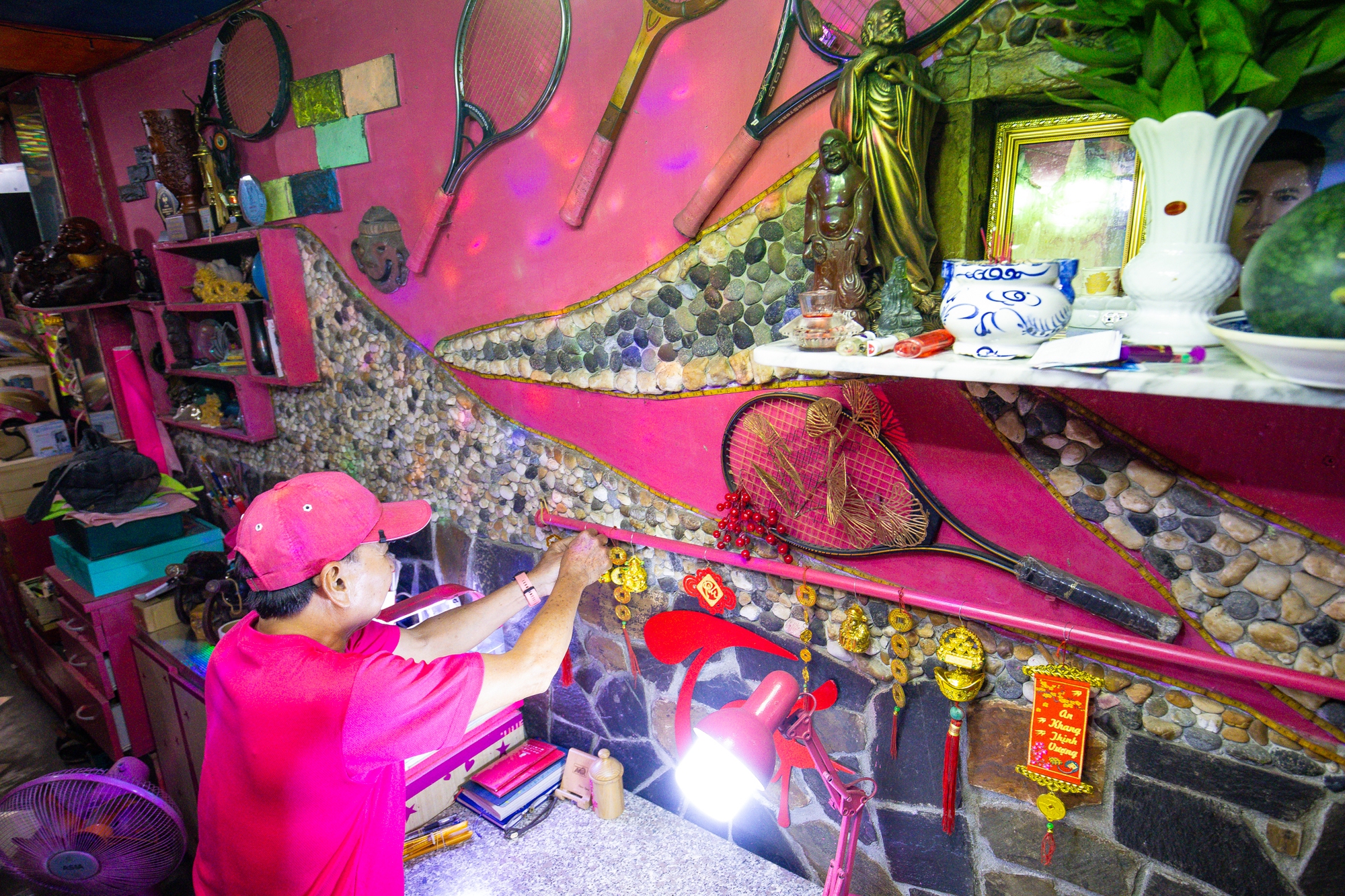 Người đàn ông một mình đón giao thừa trong căn nhà toàn màu hồng ở TP.HCM: Người đàn ông một mình đón giao thừa trong căn nhà toàn màu hồng ở TP.HCM: