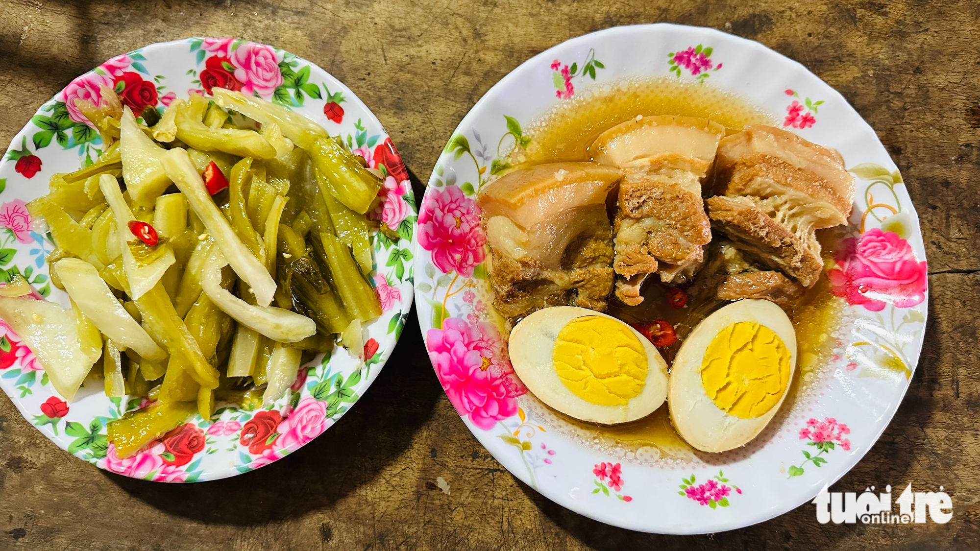 Mùng 1 Tết cả nhà quây quần gói bánh Tét, ăn thịt heo kho tàu 4 GÓI BÁNH TÉT - Ảnh 6.