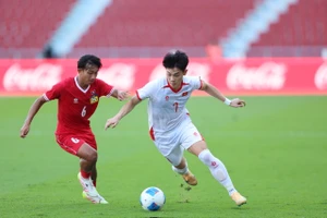 Thùy Trang và Đình Bắc vượt trội ở giải thưởng Quả bóng vàng