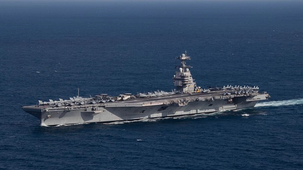 Tàu sân bay USS Gerald R. Ford (CVN-78) của Hải quân Mỹ di chuyển trên Đại Tây Dương trong một cuộc diễn tập vượt eo biển - cùng với các tàu khác thuộc Nhóm Tác chiến Tàu sân bay Gerald R. Ford (GRFCSG) - tại Đại Tây Dương, ngày 9-10-2022. Ảnh: Hải quân Mỹ, do Chuyên viên Truyền thông Đại chúng cấp 2 Jackson Adkins chụp top10-uss-gerald-ford-013026-wikimedia-1024x576.jpg