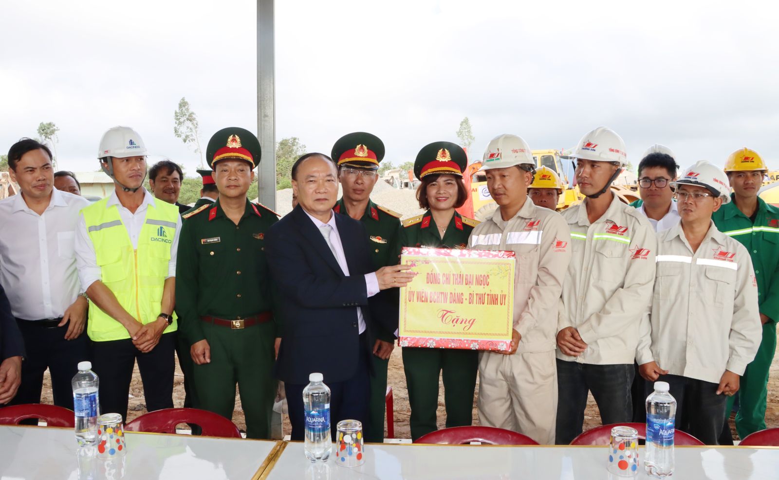 Mùa xuân trên đại công trường Cảng hàng không Phù Cát - Ảnh 2.