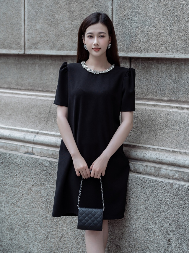 Mùa xuân, nàng xinh đẹp và quý phái trong những chiếc váy cổ điển- Ảnh 9. Mùa xuân, nàng xinh đẹp và quý phái trong những chiếc váy cổ điển- Ảnh 9.