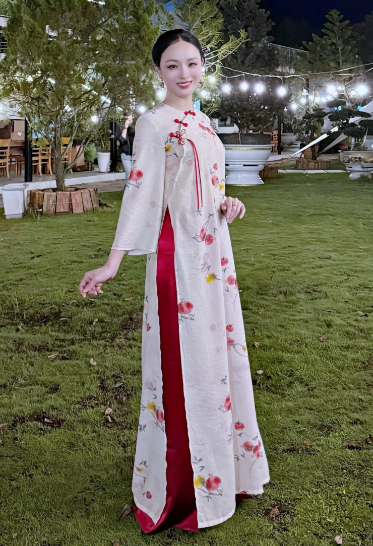 Gu diện áo dài của Hoa hậu Trương Hồ Phương Nga - 2