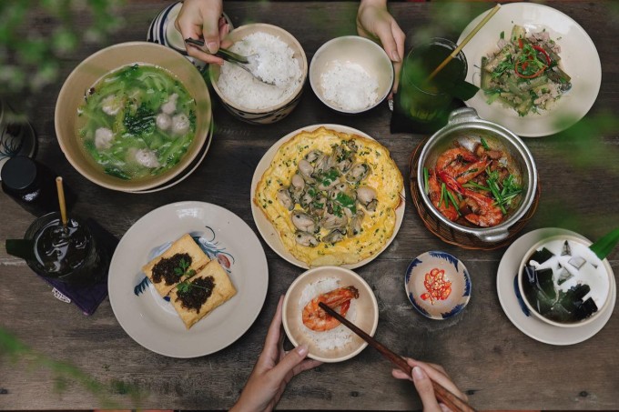 Những quán ăn mở cửa xuyên Tết tại TP HCM 4 Mâm cơm nhà với các món Việt truyền thống. Ảnh: Nhà Tú