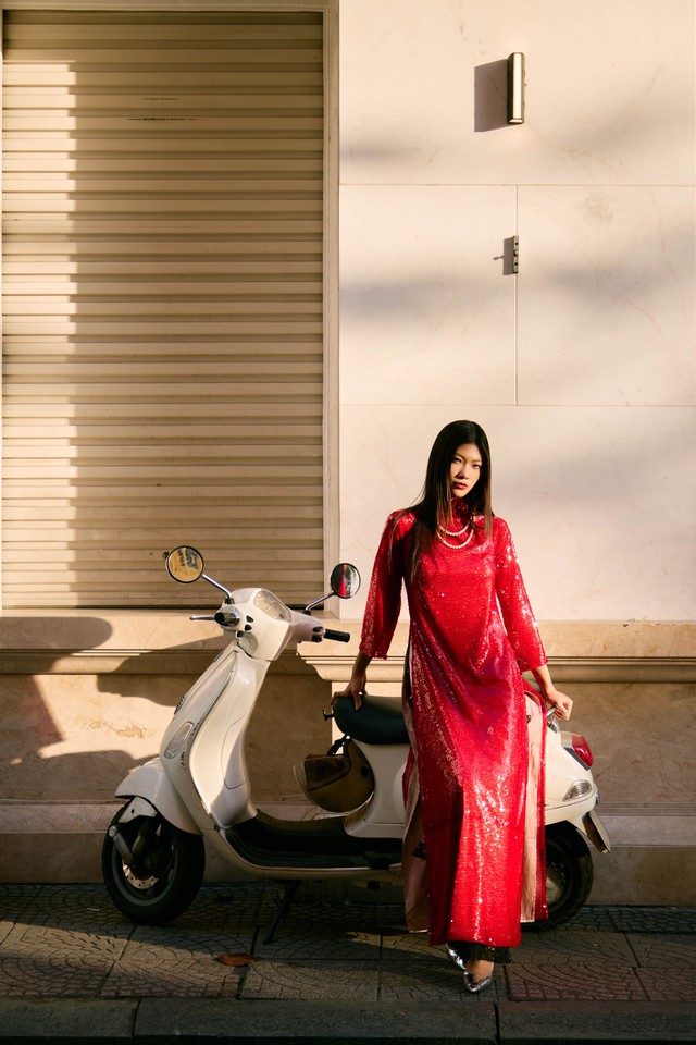 Áo dài Việt 'du xuân' quốc tế- Ảnh 2.