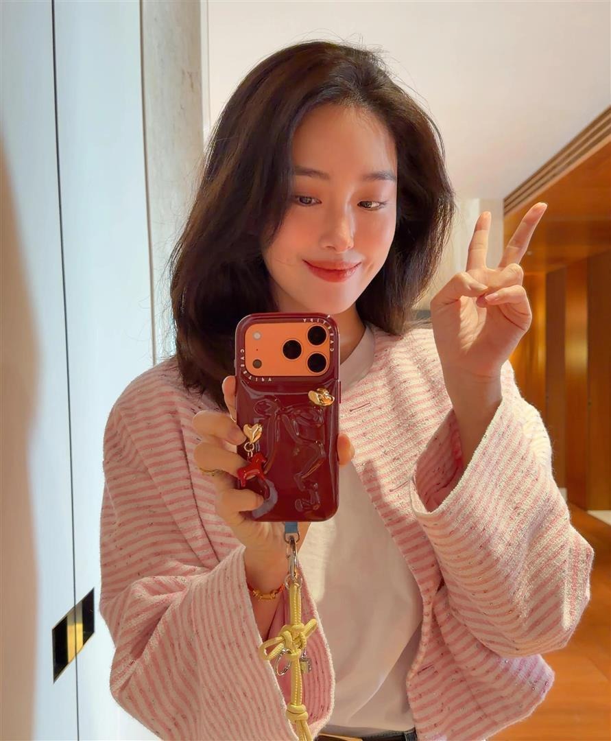 Mỹ nhân 92 sinh con cho thiếu gia tập đoàn được nhà chồng chấp thuận, khoe ảnh đón Tết trong dinh thự xa hoa- Ảnh 4.