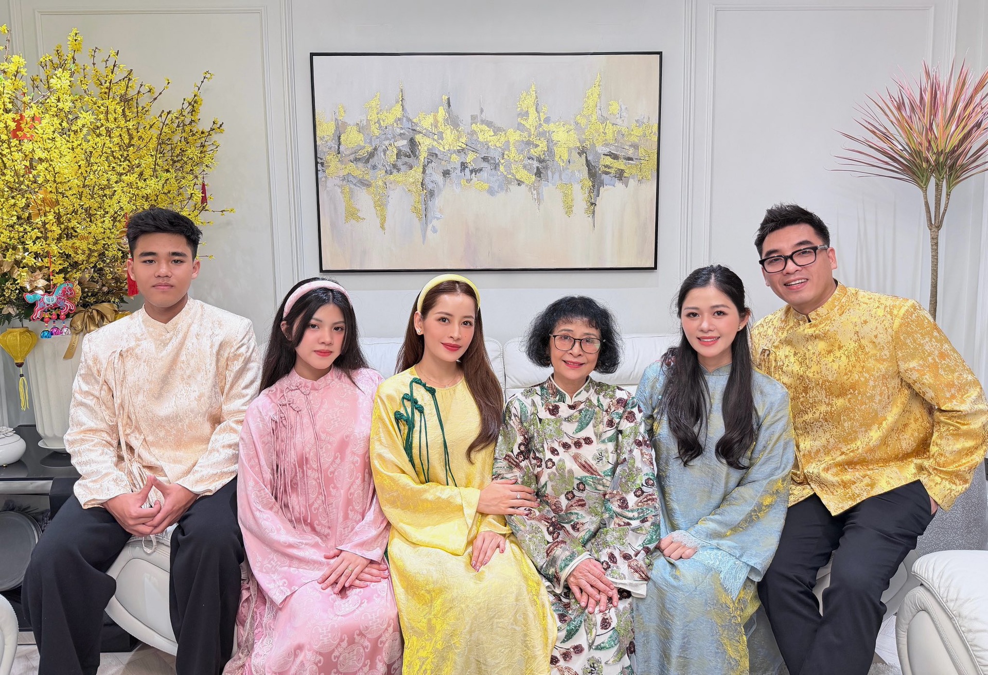 Mùng 1 Tết của loạt mỹ nhân Việt lấy chồng thiếu gia: Đỗ Thị Hà gây chú ý - 15