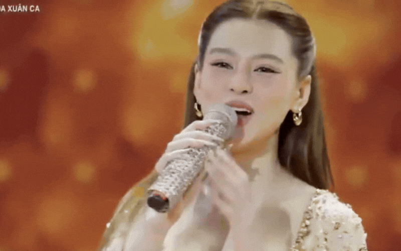 Nữ ca sĩ hiếm hoi không bị Tùng Dương “nuốt chửng”: Hát nhạc Tết như rót mật vào tai, nhan sắc đẹp cỡ Hoa hậu- Ảnh 2.