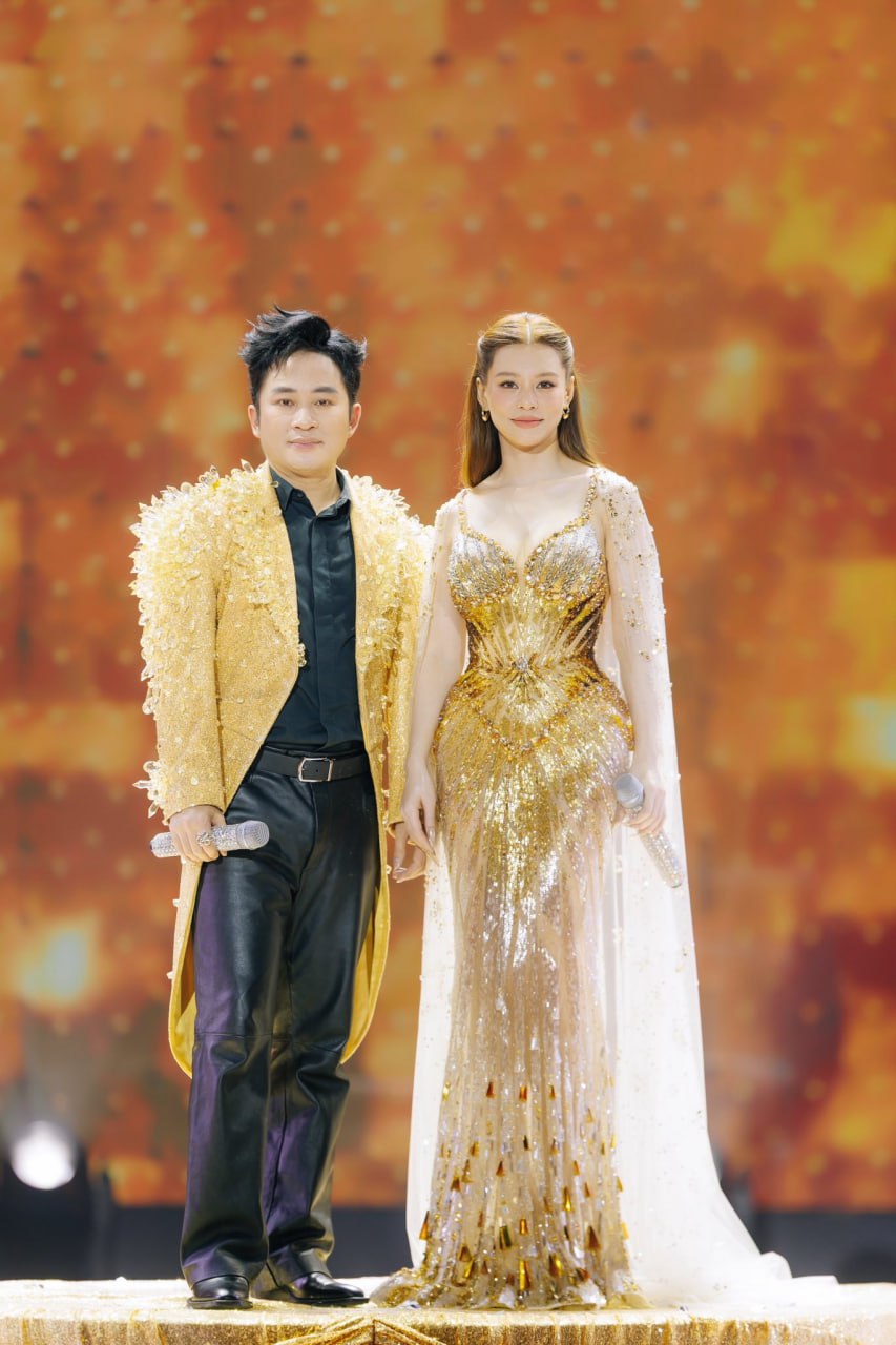 Nữ ca sĩ hiếm hoi không bị Tùng Dương “nuốt chửng”: Hát nhạc Tết như rót mật vào tai, nhan sắc đẹp cỡ Hoa hậu- Ảnh 4.