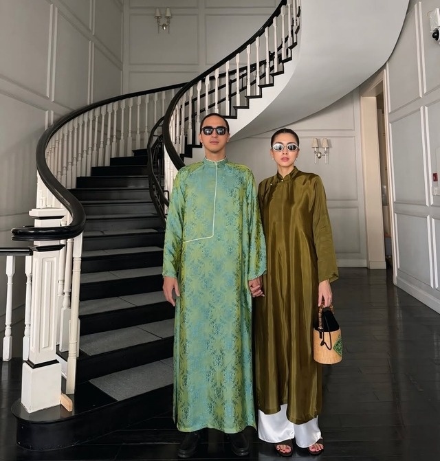 Đến hẹn lại lên: Tăng Thanh Hà và chồng doanh nhân diện áo dài, nắm chặt tay ngày mùng 1 Tết!