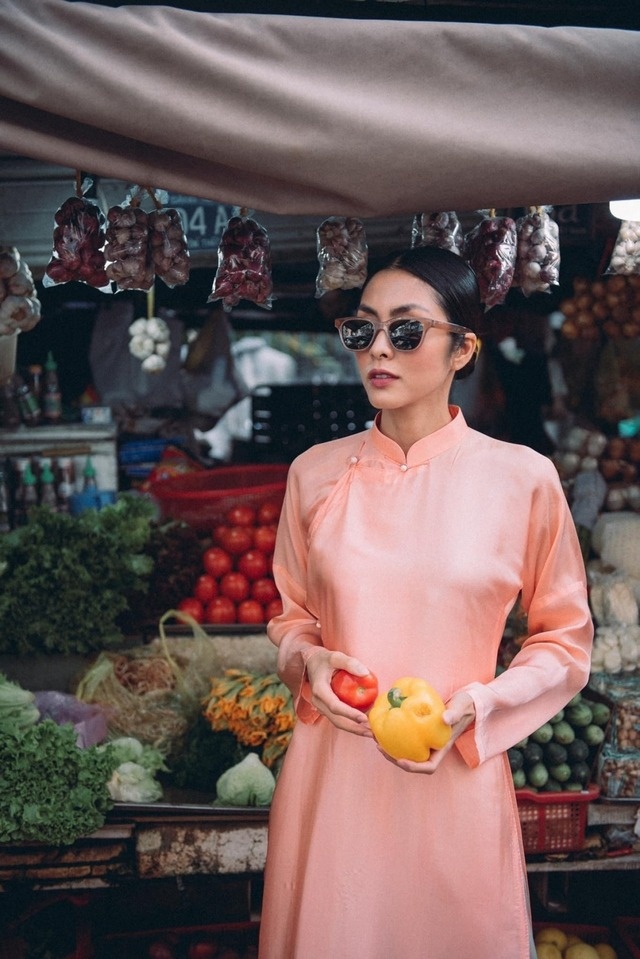 Đến hẹn lại lên: Tăng Thanh Hà và chồng doanh nhân diện áo dài, nắm chặt tay ngày mùng 1 Tết!