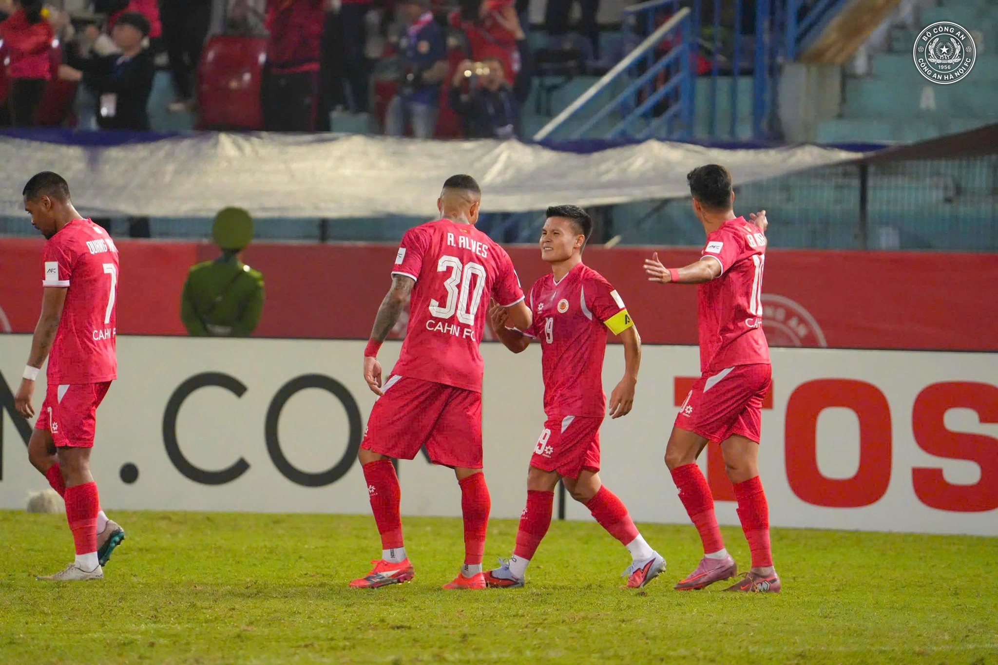 HLV Polking tuyệt đối tin tưởng CLB CAHN đủ bản lĩnh vượt ải khó, khen Quang Hải như 'Messi Thái'- Ảnh 2.