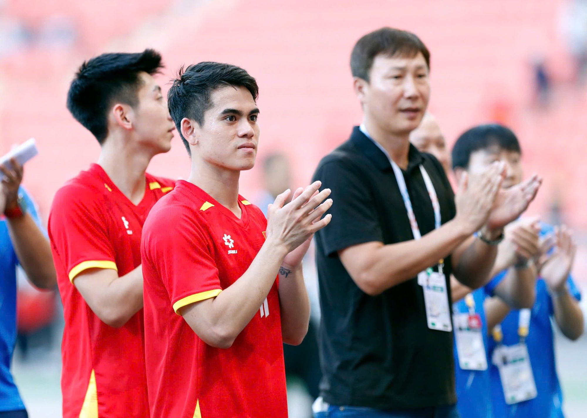 Tết về thăm nhà Khuất Văn Khang: 