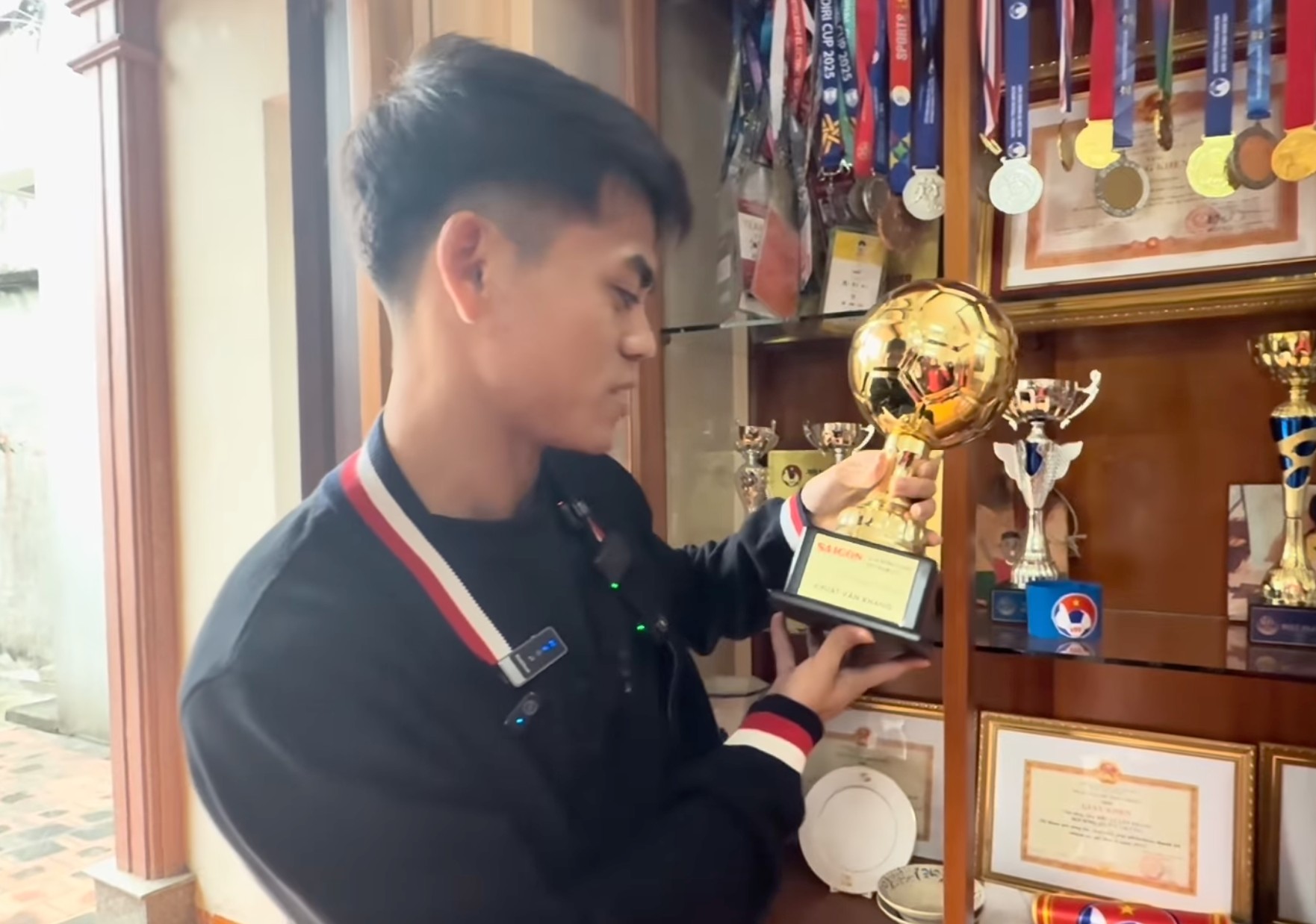 Tết về thăm nhà Khuất Văn Khang: 