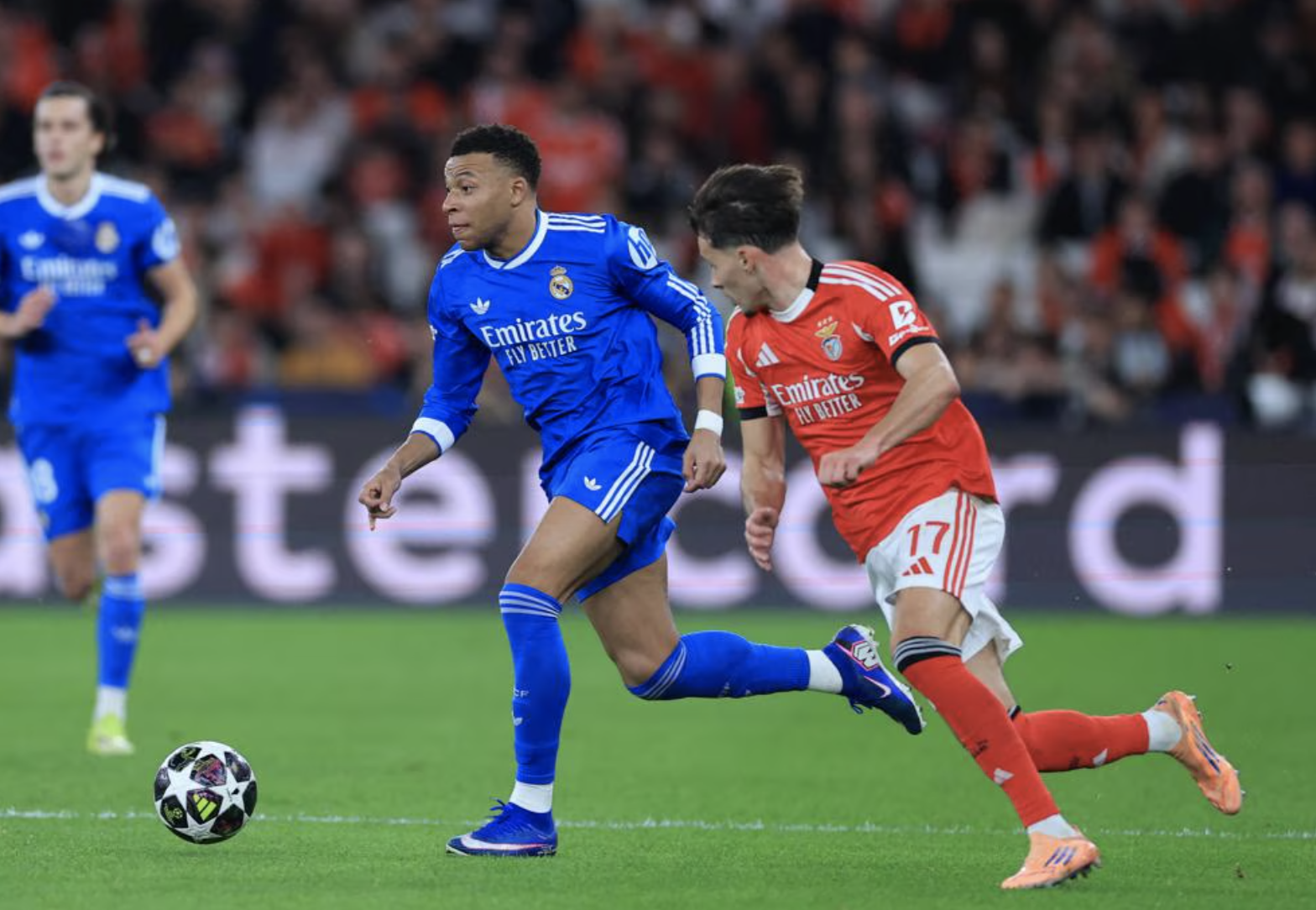 Vinicius tỏa sáng, Real Madrid thắng chủ nhà Benfica giữa tâm bão Lisbon - Ảnh 2.