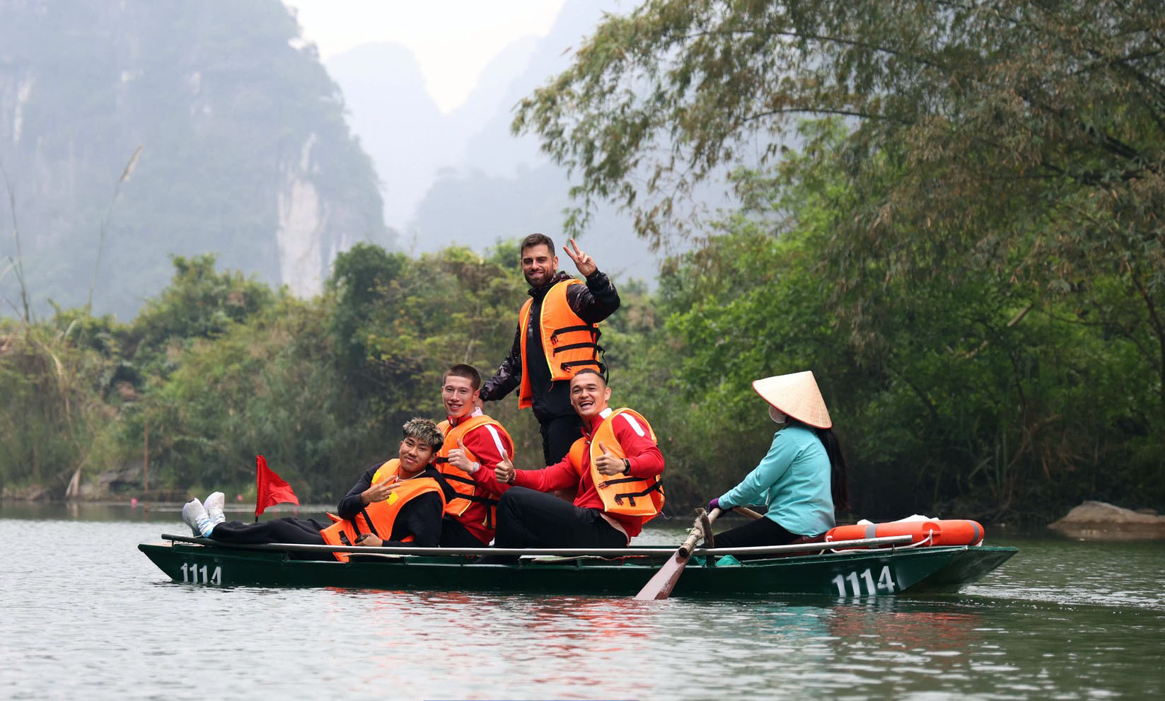 Việt kiều Khoa Ngô: Khoác áo U23, tuyển Việt Nam là giấc mơ - Ảnh 4.