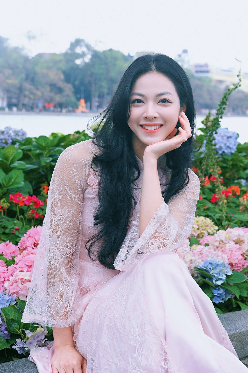 Ngày Tết gặp Kim Anh - “Nữ thần biết bay” 19 tuổi gây sốt Đông Nam Á, visual 