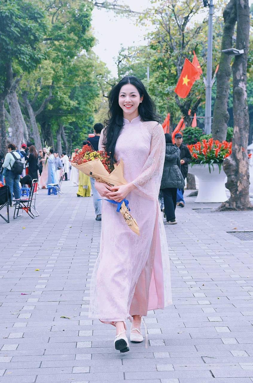 Ngày Tết gặp Kim Anh - “Nữ thần biết bay” 19 tuổi gây sốt Đông Nam Á, visual 