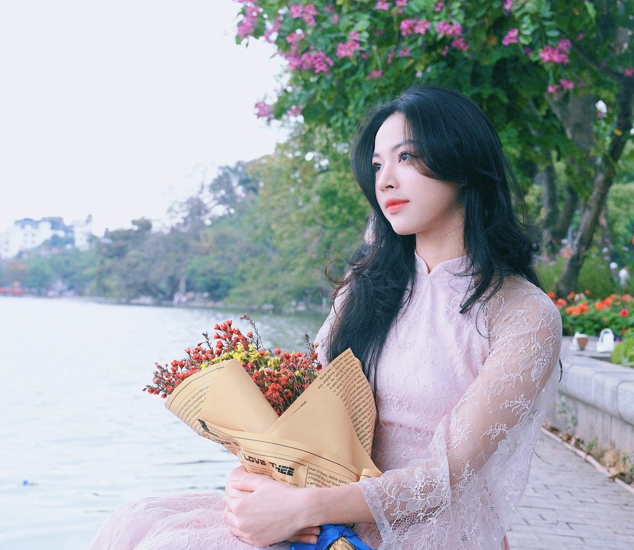 Ngày Tết gặp Kim Anh - “Nữ thần biết bay” 19 tuổi gây sốt Đông Nam Á, visual 