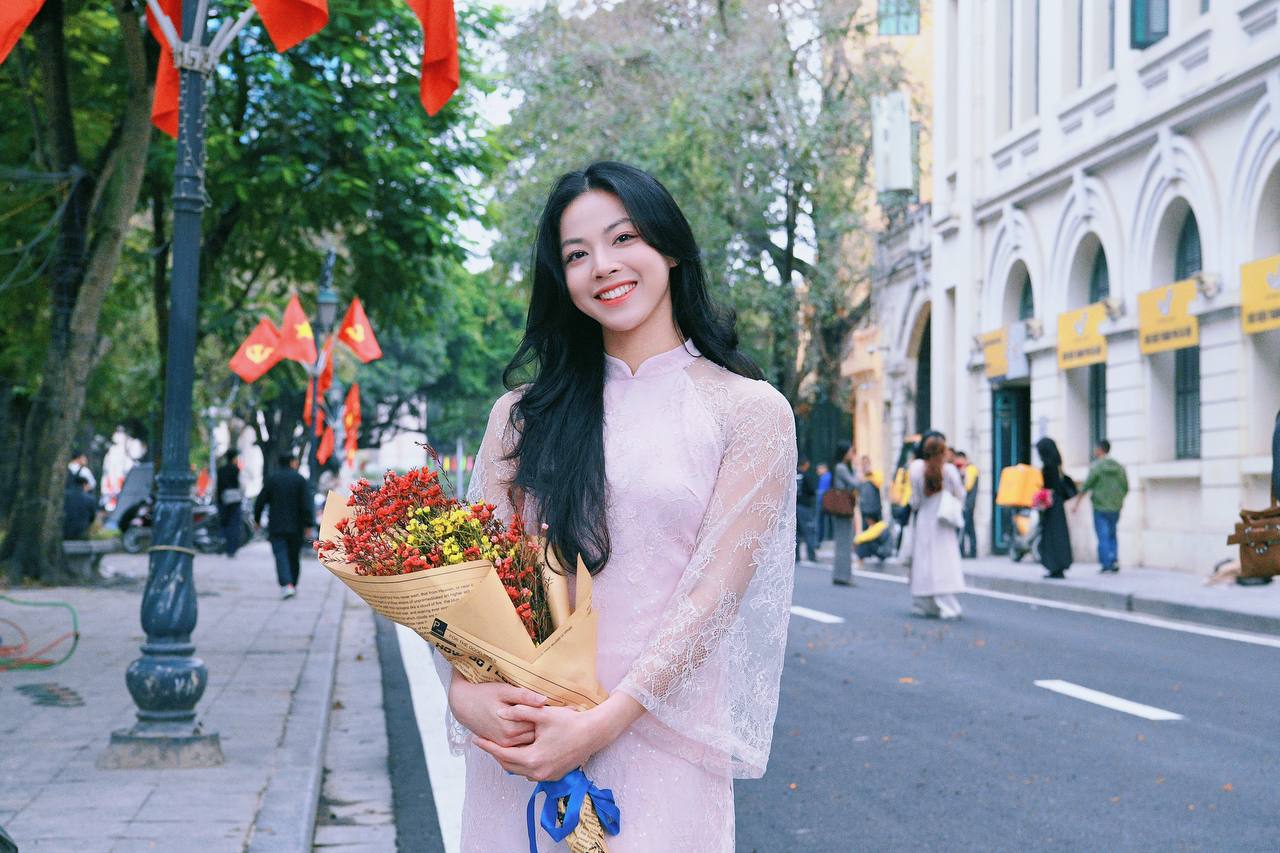 Ngày Tết gặp Kim Anh - “Nữ thần biết bay” 19 tuổi gây sốt Đông Nam Á, visual 